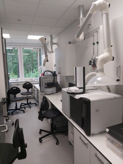 Viena no Centra laboratorijām pēc aprīkošanas ar jaunām laboratorijas mēbelēm un iekārtām
