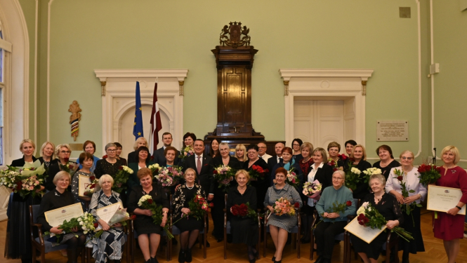 Veselības ministrijas atzinības un pateicības rakstu saņēmēju kopbilde